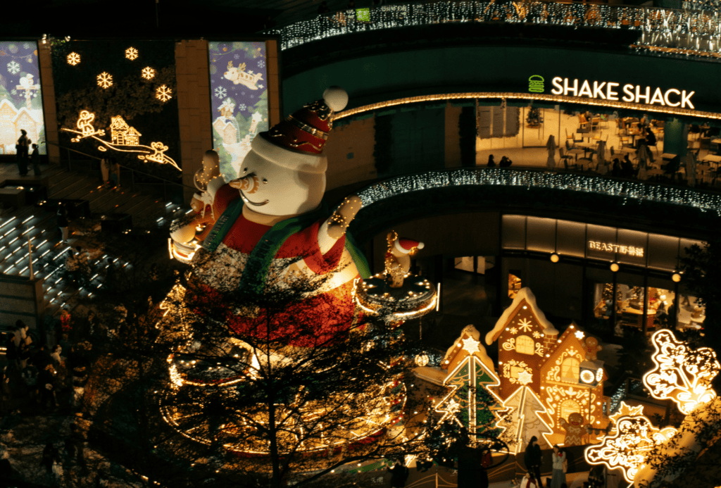 Buildings & EntrancesChristmas Decorators